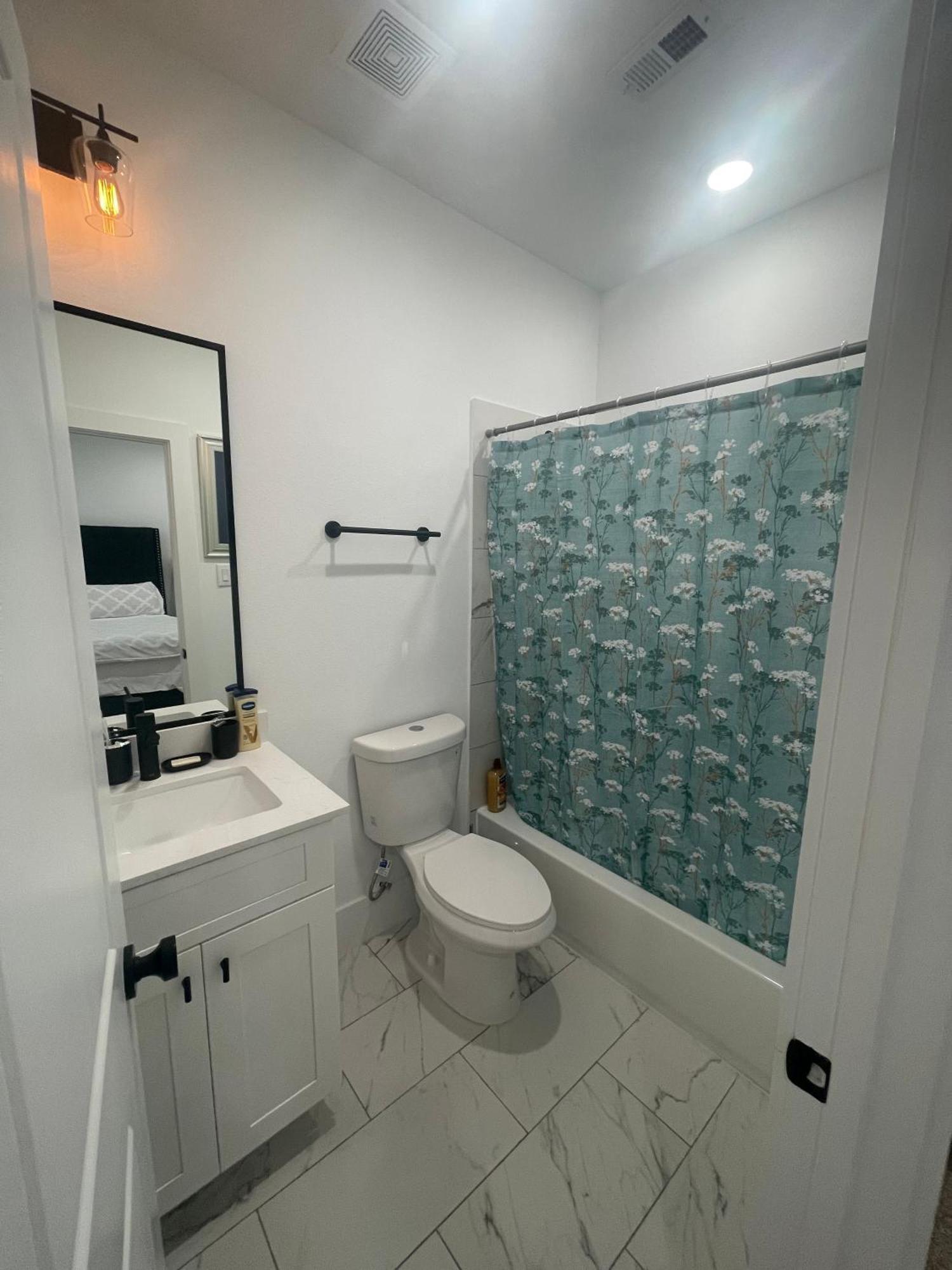 Comfortable 3 Bedroom - Heart Of Texas Medical Center Хюстън Екстериор снимка